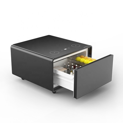 Moderner Touchscreen-Tisch mit eingebautem Kühlschrank und drahtlosem Ladegerät