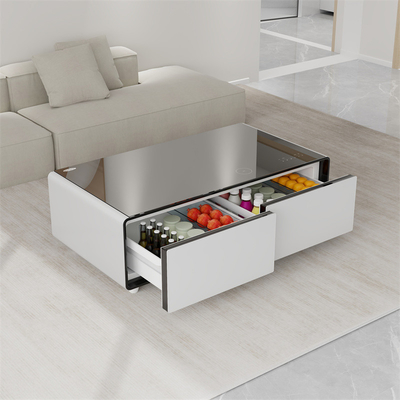 Faltbarer, nicht mehr funktionsfähiger, moderner Mini-Smart-Kühlschrank mit drahtlosem Laden
