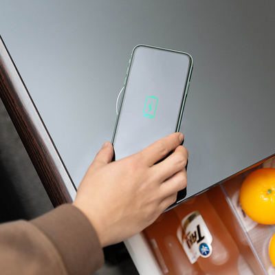 E-Mail-Packing und Smart-Kaffeetafel perfekt für Ihr modernes Wohnzimmer.