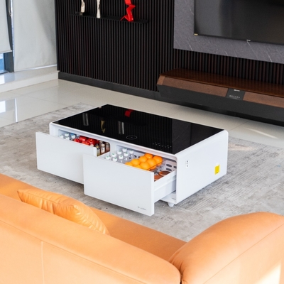 Multifunktionaler Mini-Kühltisch mit interaktivem Touchscreen und Metallrahmen