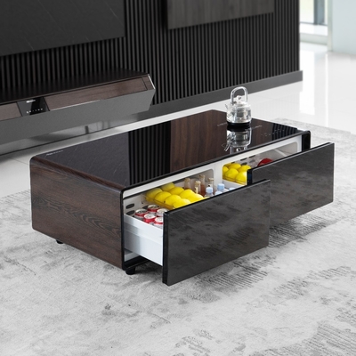 Moderner Metall-Tisch mit Smart-Touch-Bildschirm und eingebauten Kühlschrank