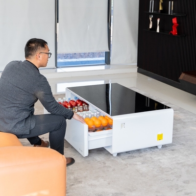 Gehärtetes Glas Smart Coffee Table mit Eisenrahmen, drahtlosem Laden und Kühlschubladen