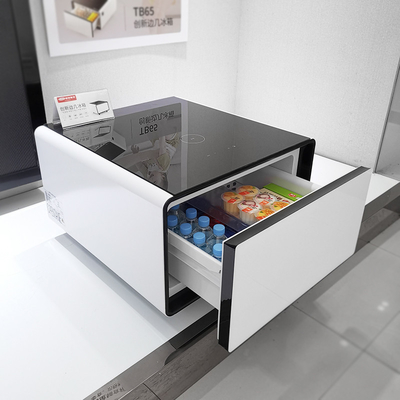 Multifunktionaler Couchtisch mit Kühlschrank und drahtlosem Ladegerät