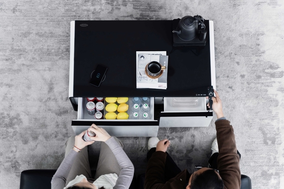 Stahlgehärtetes Glas Kunststoff TB90 Smart Coffee Table Wireless Ladung und USB-Anschlüsse